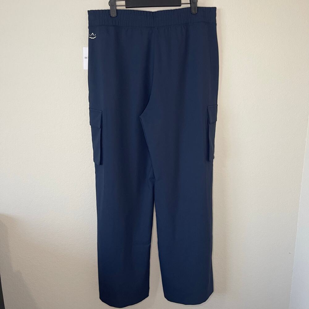 New Beyond Yoga City Chic Wide Leg Cargo Pant in Color NCNVY (Navy) - Size L - Picture 5 of 7